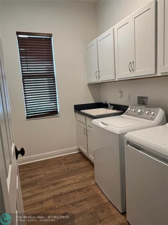 For Sale: $490,900 (2 beds, 2 baths, 1834 Square Feet)