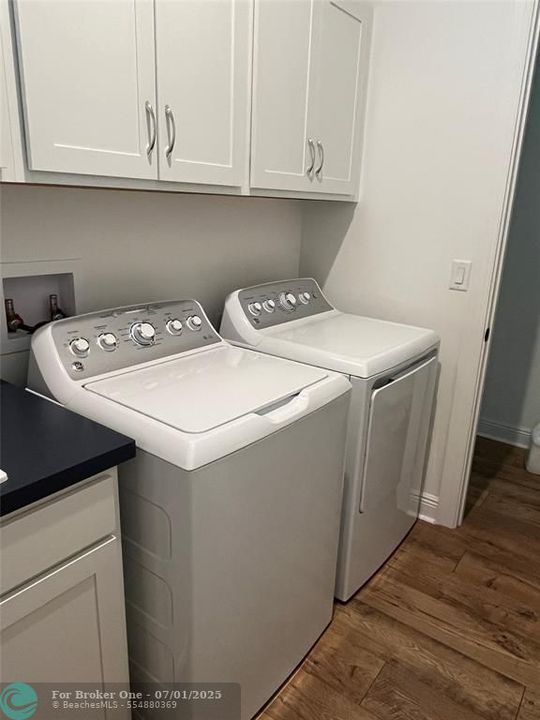 For Sale: $490,900 (2 beds, 2 baths, 1834 Square Feet)