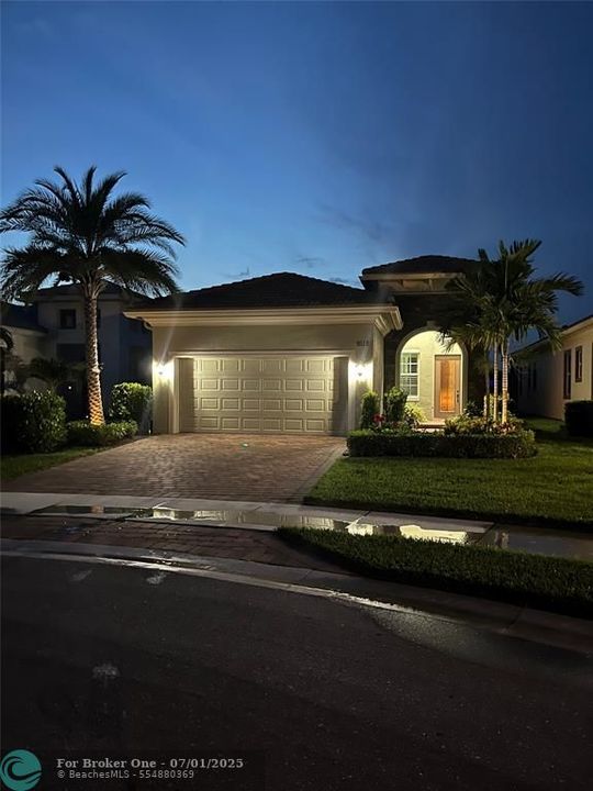 For Sale: $490,900 (2 beds, 2 baths, 1834 Square Feet)