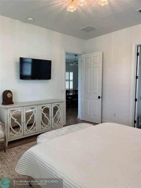 For Sale: $490,900 (2 beds, 2 baths, 1834 Square Feet)