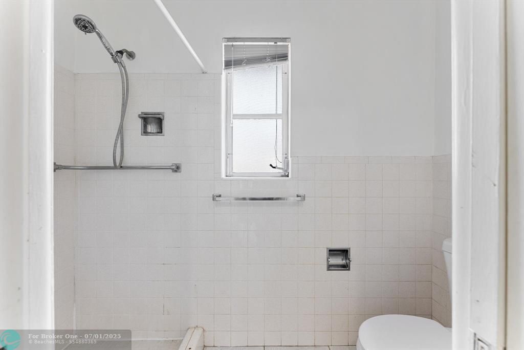 For Sale: $325,000 (2 beds, 2 baths, 1048 Square Feet)