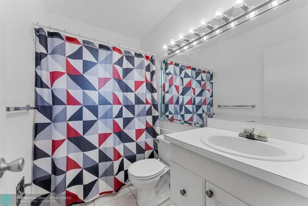 For Sale: $325,000 (2 beds, 2 baths, 1048 Square Feet)
