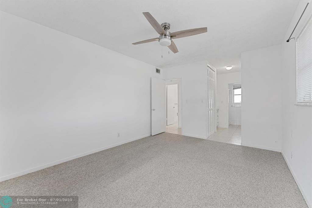 For Sale: $325,000 (2 beds, 2 baths, 1048 Square Feet)