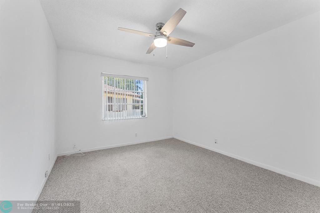 For Sale: $325,000 (2 beds, 2 baths, 1048 Square Feet)
