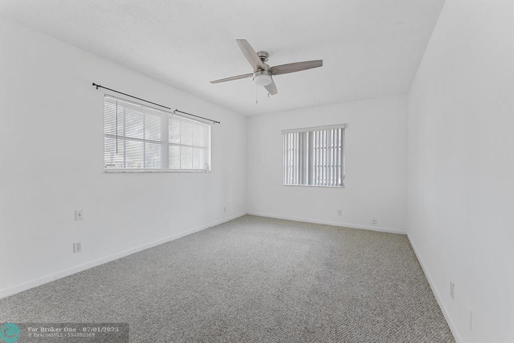 For Sale: $325,000 (2 beds, 2 baths, 1048 Square Feet)