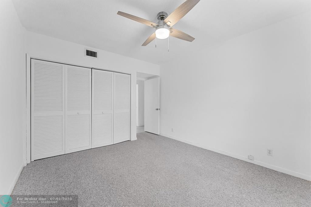 For Sale: $325,000 (2 beds, 2 baths, 1048 Square Feet)