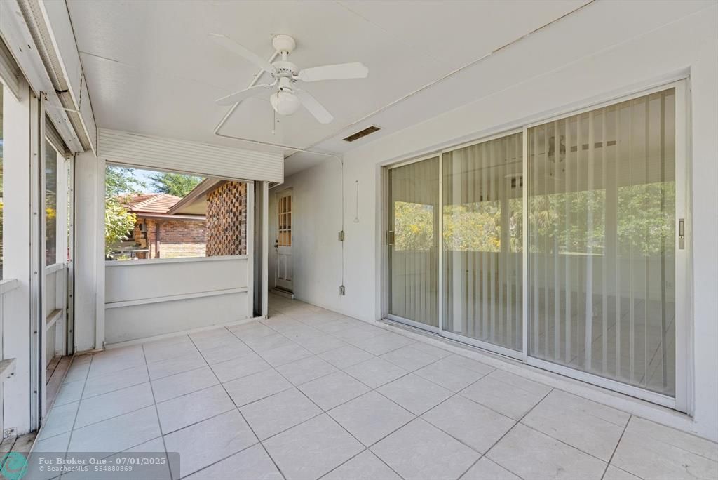 For Sale: $325,000 (2 beds, 2 baths, 1048 Square Feet)