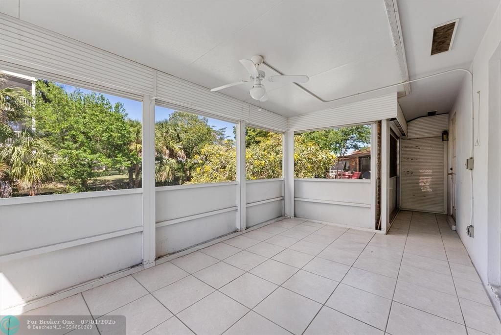 For Sale: $325,000 (2 beds, 2 baths, 1048 Square Feet)