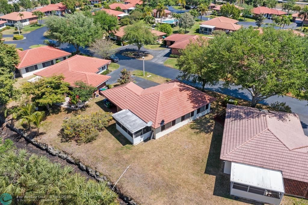 For Sale: $325,000 (2 beds, 2 baths, 1048 Square Feet)