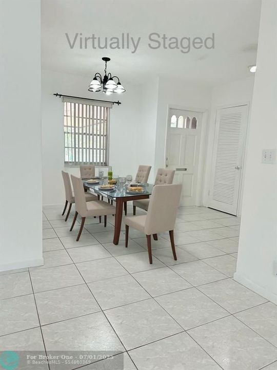 For Sale: $325,000 (2 beds, 2 baths, 1048 Square Feet)