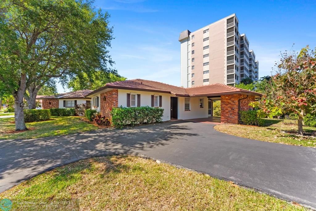 For Sale: $325,000 (2 beds, 2 baths, 1048 Square Feet)