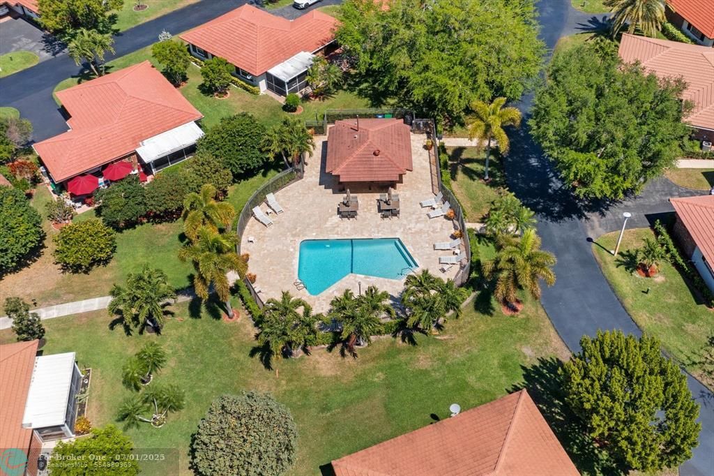 For Sale: $325,000 (2 beds, 2 baths, 1048 Square Feet)