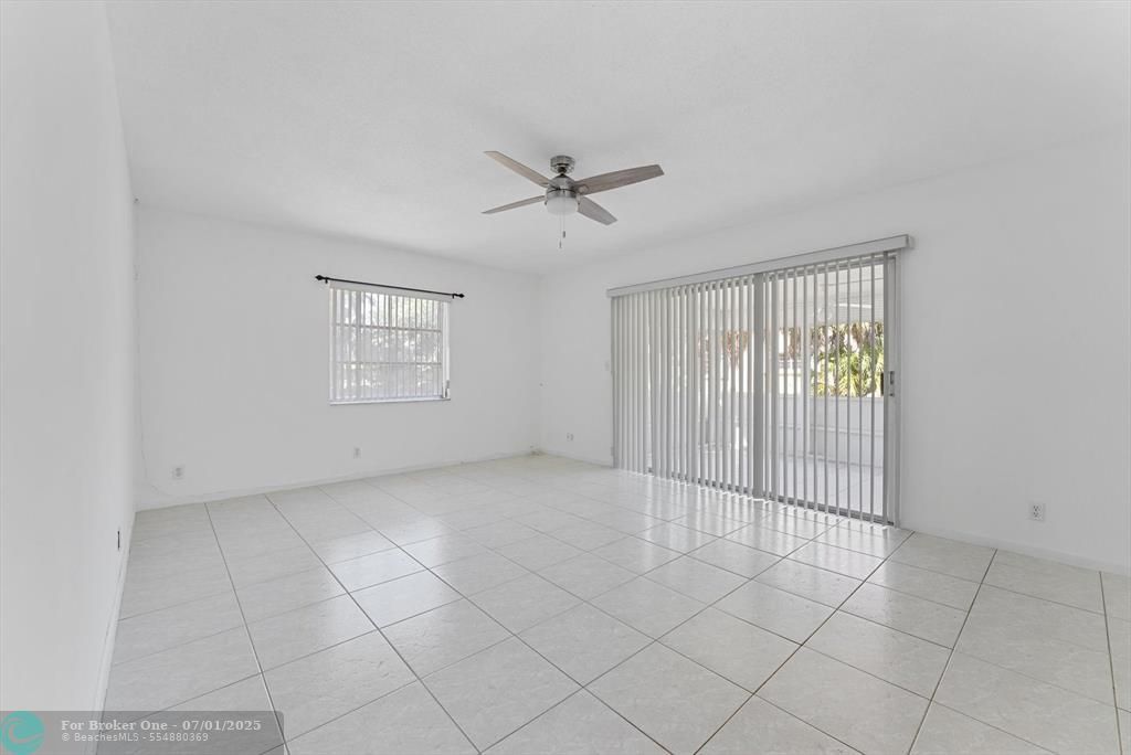 For Sale: $325,000 (2 beds, 2 baths, 1048 Square Feet)