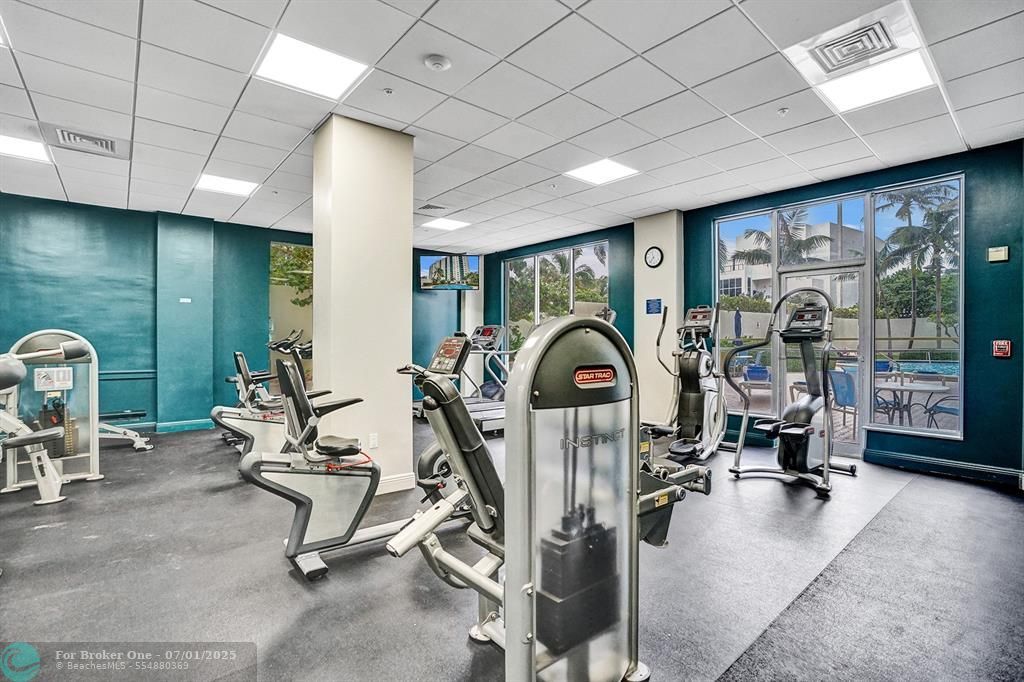 For Sale: $399,000 (1 beds, 1 baths, 905 Square Feet)