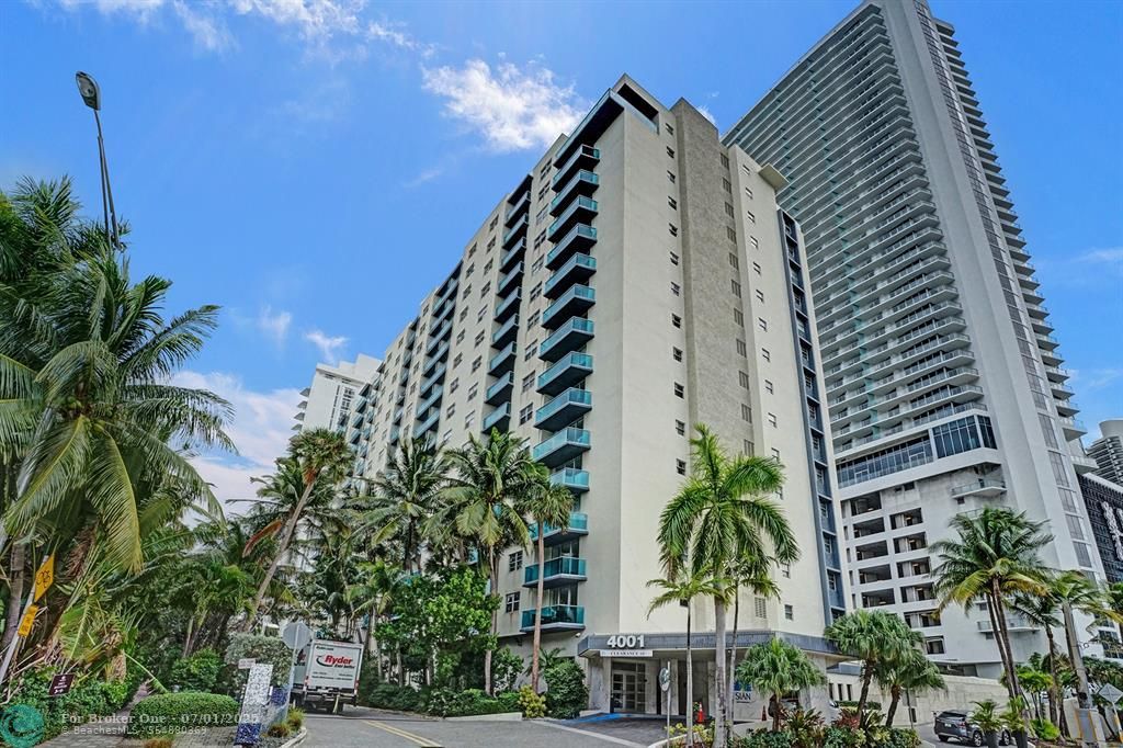 For Sale: $399,000 (1 beds, 1 baths, 905 Square Feet)