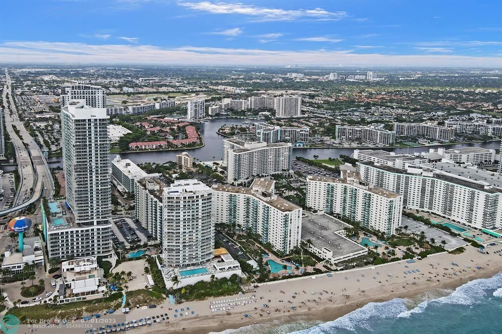 For Sale: $399,000 (1 beds, 1 baths, 905 Square Feet)