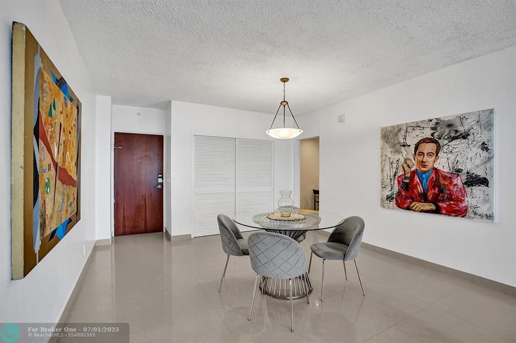 For Sale: $399,000 (1 beds, 1 baths, 905 Square Feet)