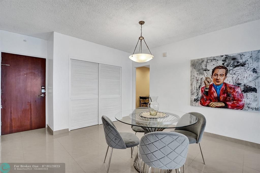 For Sale: $399,000 (1 beds, 1 baths, 905 Square Feet)