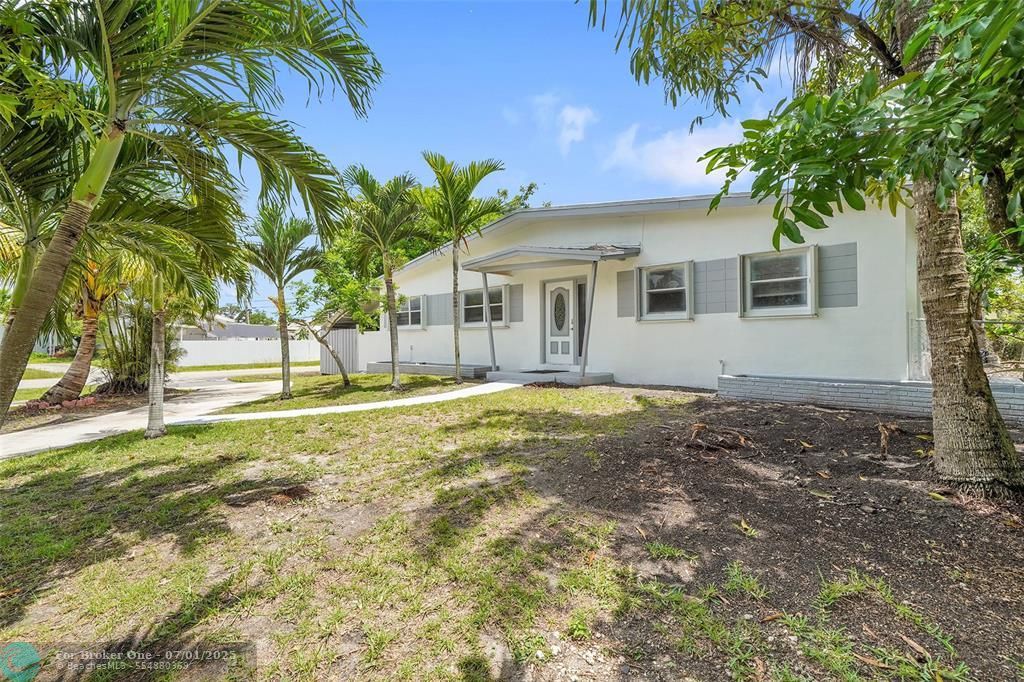 For Sale: $560,000 (3 beds, 2 baths, 1212 Square Feet)