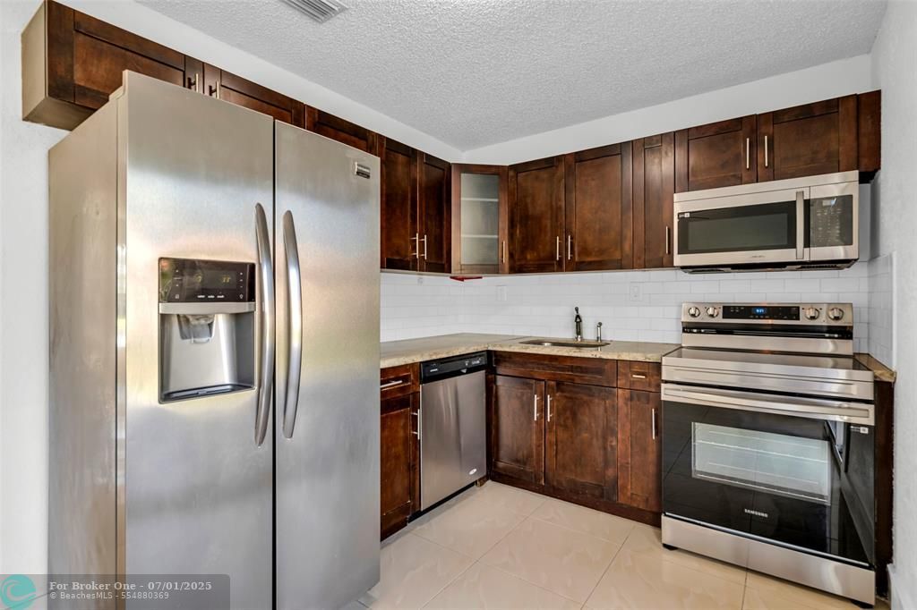 For Sale: $419,000 (3 beds, 2 baths, 1247 Square Feet)