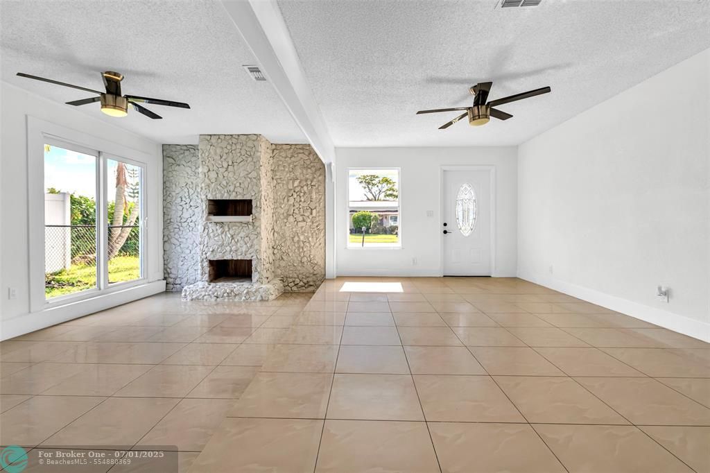For Sale: $419,000 (3 beds, 2 baths, 1247 Square Feet)