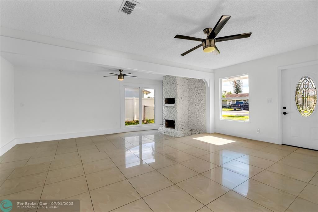 For Sale: $419,000 (3 beds, 2 baths, 1247 Square Feet)