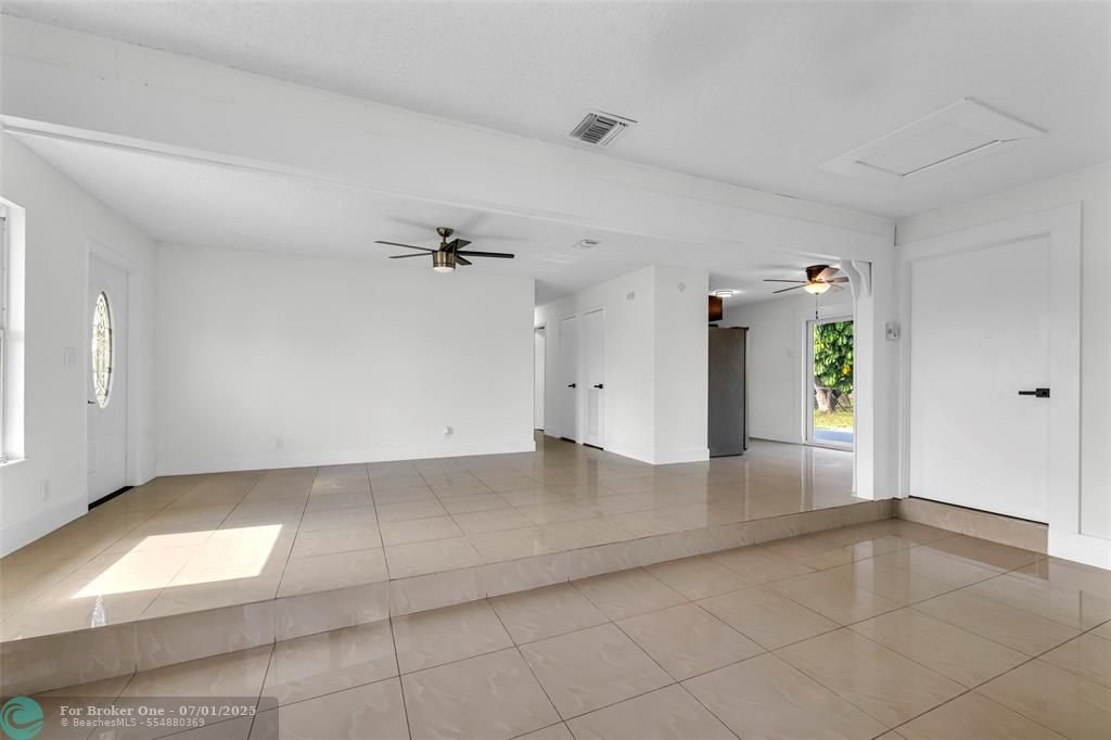 For Sale: $419,000 (3 beds, 2 baths, 1247 Square Feet)