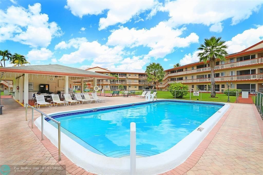 For Sale: $154,000 (2 beds, 2 baths, 968 Square Feet)