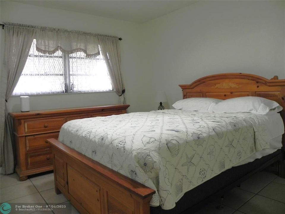 For Sale: $154,000 (2 beds, 2 baths, 968 Square Feet)