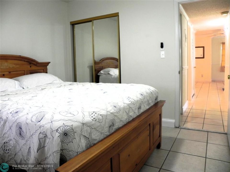 For Sale: $154,000 (2 beds, 2 baths, 968 Square Feet)