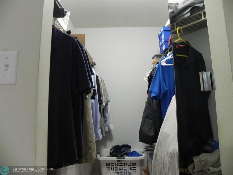 For Sale: $154,000 (2 beds, 2 baths, 968 Square Feet)