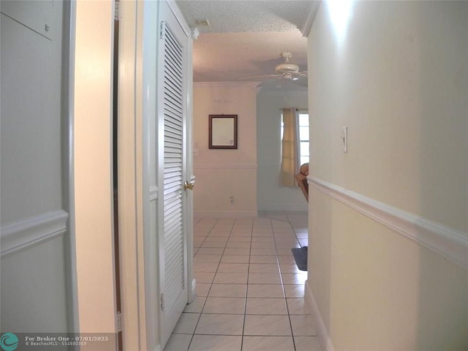 For Sale: $154,000 (2 beds, 2 baths, 968 Square Feet)