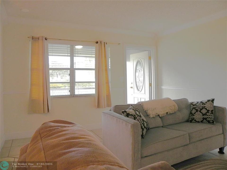 For Sale: $154,000 (2 beds, 2 baths, 968 Square Feet)