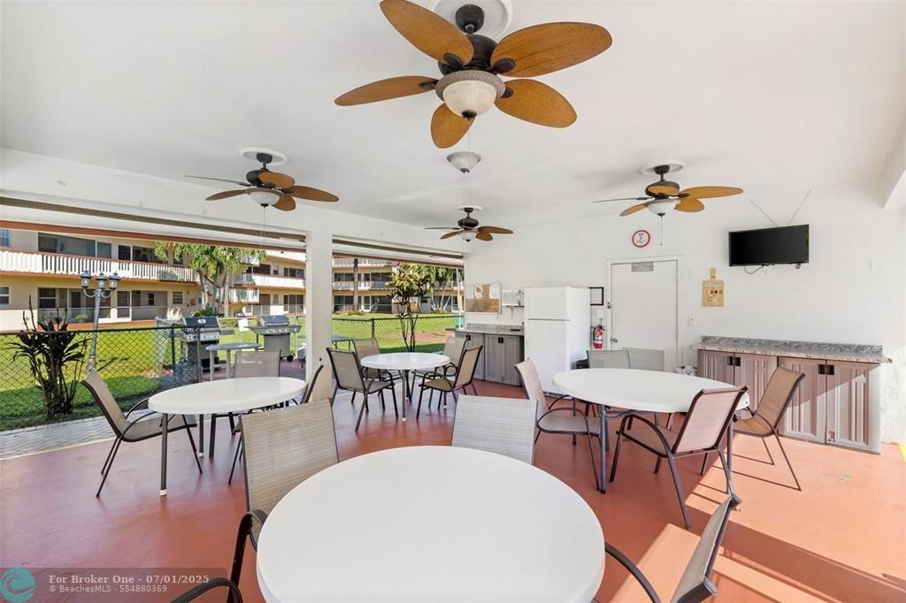 For Sale: $154,000 (2 beds, 2 baths, 968 Square Feet)