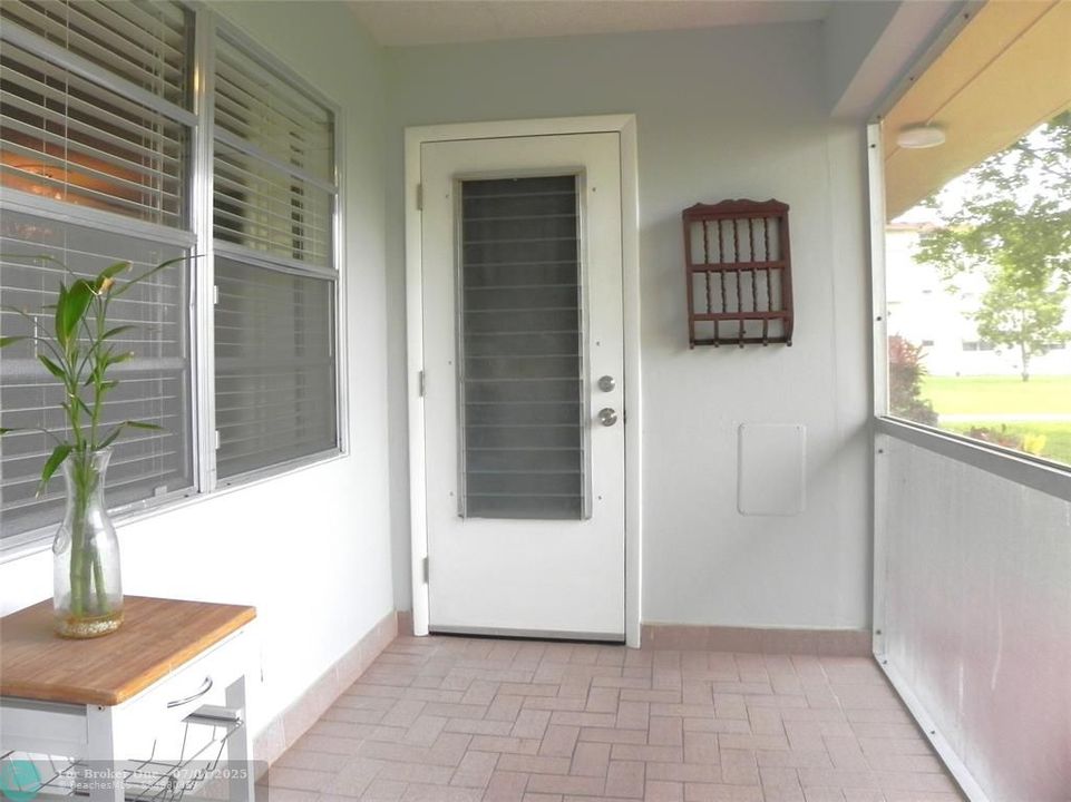 For Sale: $154,000 (2 beds, 2 baths, 968 Square Feet)