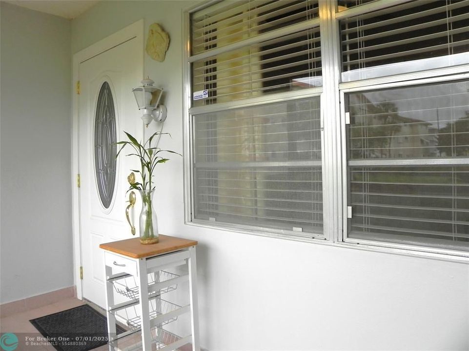 For Sale: $154,000 (2 beds, 2 baths, 968 Square Feet)
