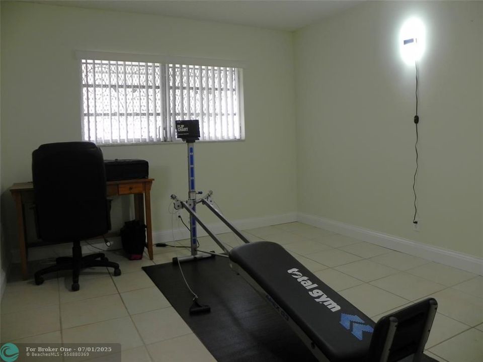 For Sale: $154,000 (2 beds, 2 baths, 968 Square Feet)