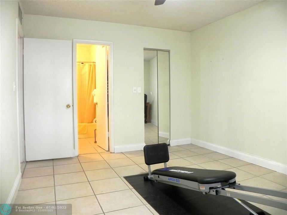 For Sale: $154,000 (2 beds, 2 baths, 968 Square Feet)