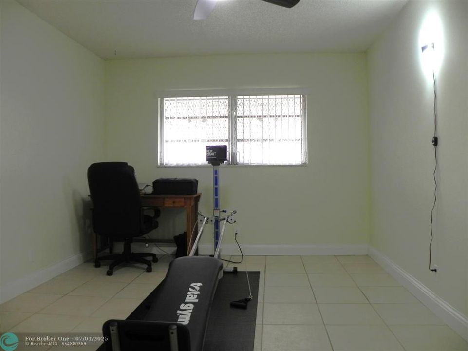 For Sale: $154,000 (2 beds, 2 baths, 968 Square Feet)