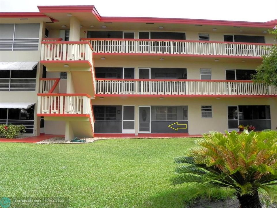 For Sale: $154,000 (2 beds, 2 baths, 968 Square Feet)