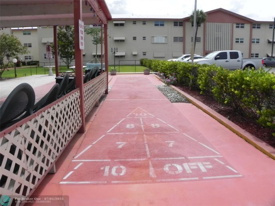 For Sale: $154,000 (2 beds, 2 baths, 968 Square Feet)