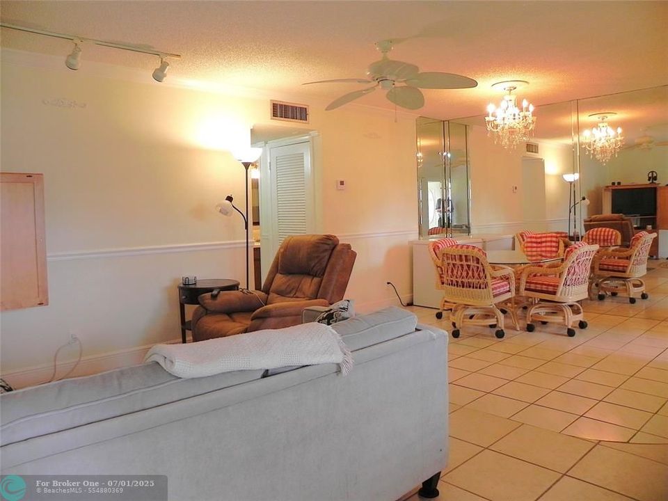 For Sale: $154,000 (2 beds, 2 baths, 968 Square Feet)