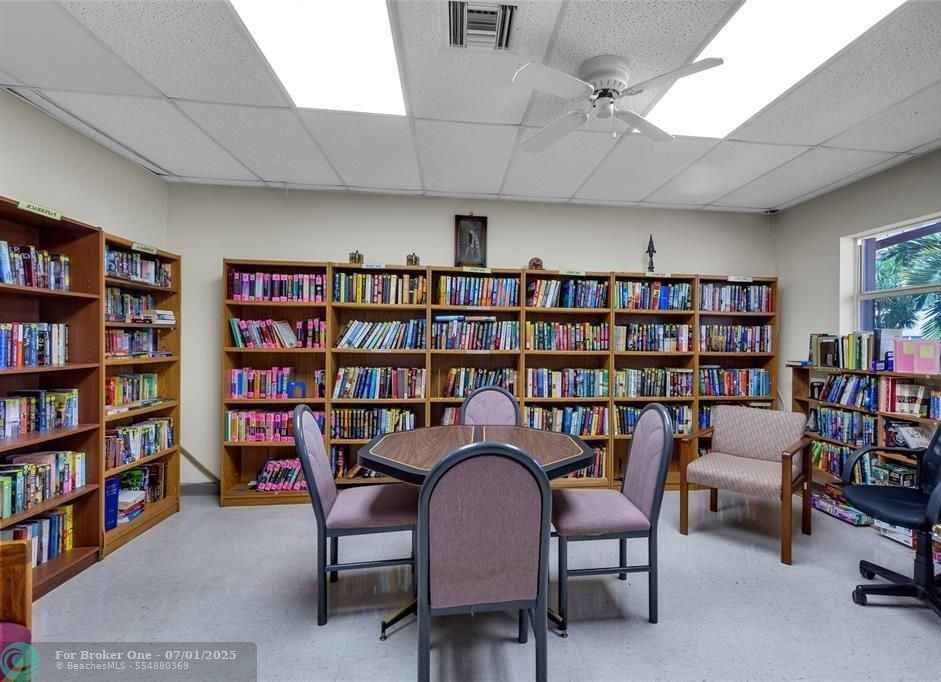 For Sale: $154,000 (2 beds, 2 baths, 968 Square Feet)