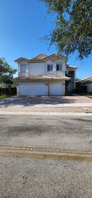 10736 NW 70th Ter, Doral FL 33178