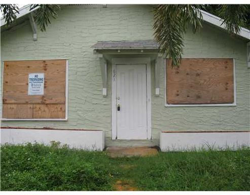 621 28th, West Palm Beach, FL 33407