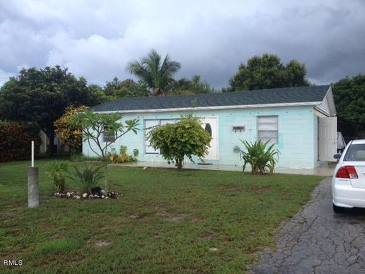 113 Hialeah, Fort Pierce, FL 34982