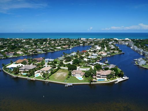 1935 Windward, Vero Beach, FL 32963