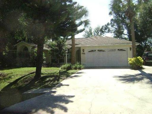 792 Dixie, Sebastian, FL 32958