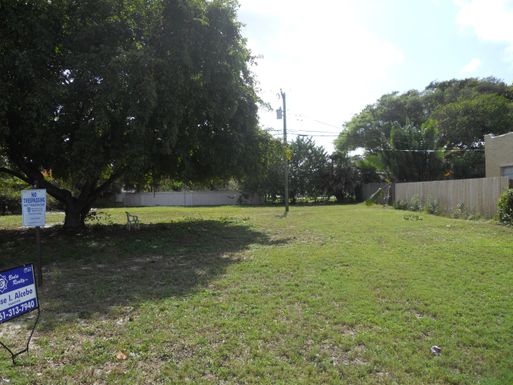 424 Nottingham, West Palm Beach, FL 33405