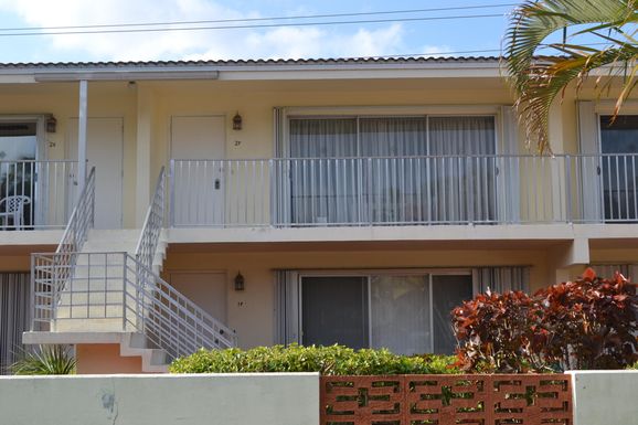 371 8th, Boca Raton, FL 33432